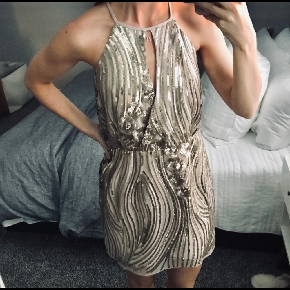 🌷Gold sequin mini v-neck cocktail dress